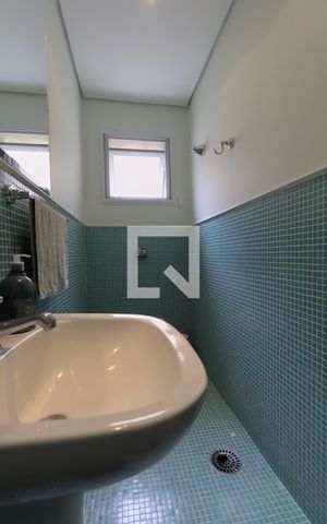 Casa à venda com 350m², 4 quartos e 5 vagas Casa à venda com 350m², 4 quartos e 5 vagasBanheiro 2
