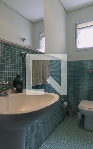 Casa à venda com 350m², 4 quartos e 5 vagas Casa à venda com 350m², 4 quartos e 5 vagasBanheiro 2