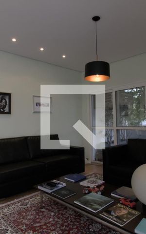 Casa à venda com 350m², 4 quartos e 5 vagas Casa à venda com 350m², 4 quartos e 5 vagasQuarto 4