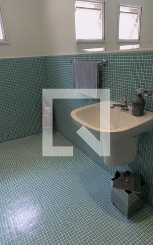 Casa à venda com 350m², 4 quartos e 5 vagas Casa à venda com 350m², 4 quartos e 5 vagasBanheiro 1