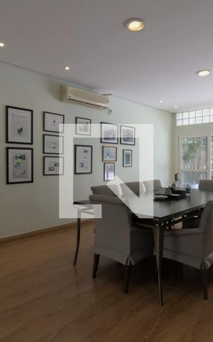 Casa à venda com 350m², 4 quartos e 5 vagas Casa à venda com 350m², 4 quartos e 5 vagasSala de Jantar