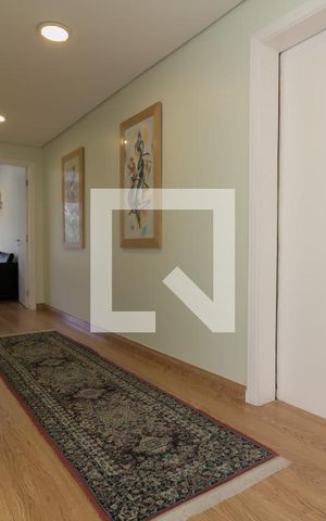 Casa à venda com 350m², 4 quartos e 5 vagas Casa à venda com 350m², 4 quartos e 5 vagasCorredor