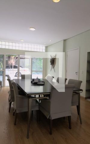 Casa à venda com 350m², 4 quartos e 5 vagas Casa à venda com 350m², 4 quartos e 5 vagasSala de Jantar
