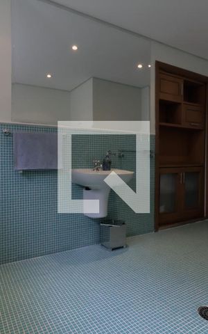 Casa à venda com 350m², 4 quartos e 5 vagas Casa à venda com 350m², 4 quartos e 5 vagasBanheiro 1