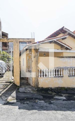 Casa à venda com 150m², 2 quartos e 1 vaga Casa à venda com 150m², 2 quartos e 1 vagaFachada