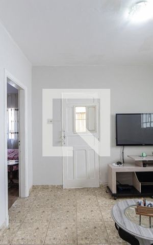 Casa à venda com 150m², 2 quartos e 1 vaga Casa à venda com 150m², 2 quartos e 1 vagaSala