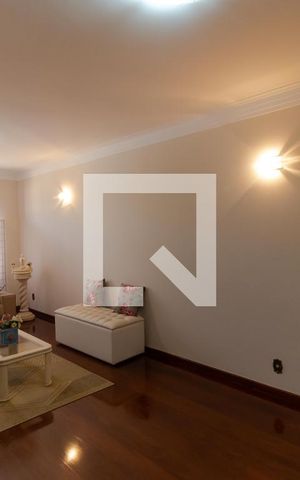 Casa à venda com 351m², 4 quartos e 4 vagas Casa à venda com 351m², 4 quartos e 4 vagasSala 01