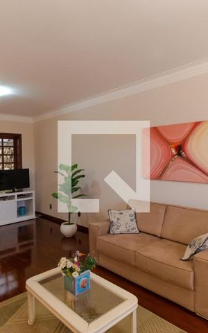 Casa à venda com 351m², 4 quartos e 4 vagas Casa à venda com 351m², 4 quartos e 4 vagasSala 01