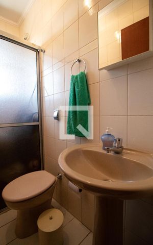 Casa à venda com 351m², 4 quartos e 4 vagas Casa à venda com 351m², 4 quartos e 4 vagasBanheiro 02 (Casa de Hóspedes)