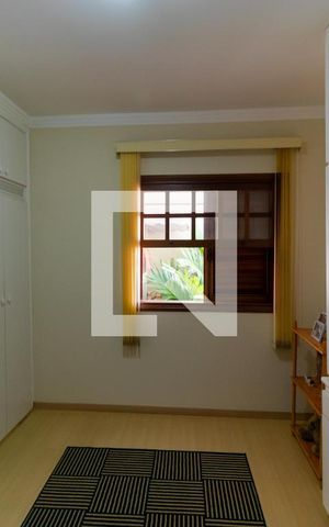 Casa à venda com 351m², 4 quartos e 4 vagas Casa à venda com 351m², 4 quartos e 4 vagasQuarto 01