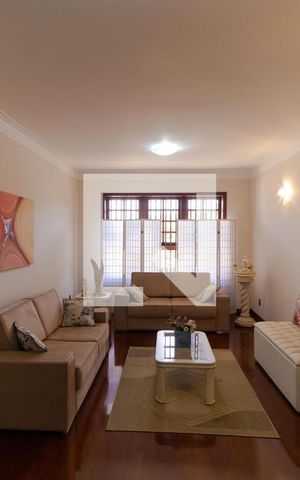 Casa à venda com 351m², 4 quartos e 4 vagas Casa à venda com 351m², 4 quartos e 4 vagasSala 01