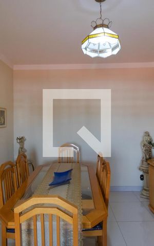Casa à venda com 351m², 4 quartos e 4 vagas Casa à venda com 351m², 4 quartos e 4 vagasSala de Jantar