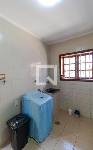 Casa à venda com 351m², 4 quartos e 4 vagas Casa à venda com 351m², 4 quartos e 4 vagasÁrea de Serviço Interna