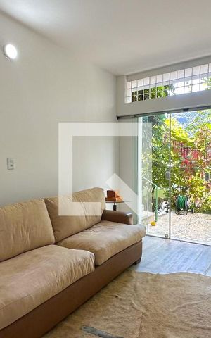 Casa à venda com 800m², 6 quartos e 5 vagas Casa à venda com 800m², 6 quartos e 5 vagasSala de Cinema