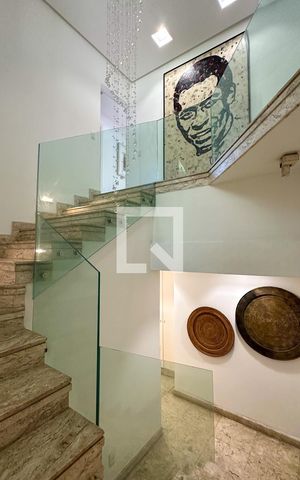 Casa à venda com 800m², 6 quartos e 5 vagas Casa à venda com 800m², 6 quartos e 5 vagasEscada 01