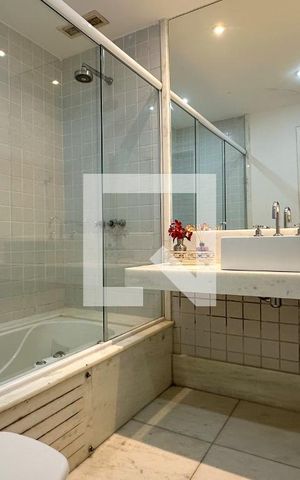Casa à venda com 800m², 6 quartos e 5 vagas Casa à venda com 800m², 6 quartos e 5 vagasBanheiro da Suíte 3