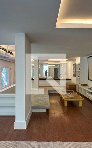 Casa à venda com 800m², 6 quartos e 5 vagas Casa à venda com 800m², 6 quartos e 5 vagasSala de Cinema