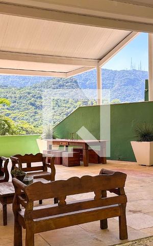 Casa à venda com 800m², 6 quartos e 5 vagas Casa à venda com 800m², 6 quartos e 5 vagasÁrea Externa