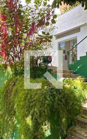 Casa à venda com 800m², 6 quartos e 5 vagas Casa à venda com 800m², 6 quartos e 5 vagasJardim