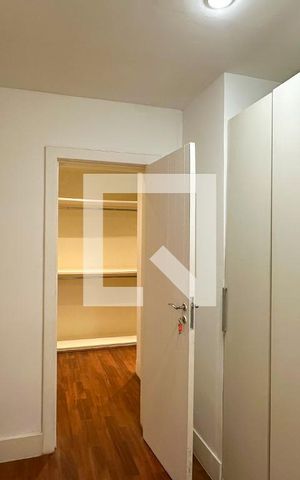 Casa à venda com 800m², 6 quartos e 5 vagas Casa à venda com 800m², 6 quartos e 5 vagasSuíte 4