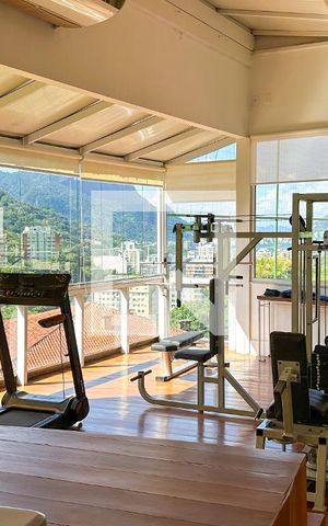 Casa à venda com 800m², 6 quartos e 5 vagas Casa à venda com 800m², 6 quartos e 5 vagasAcademia