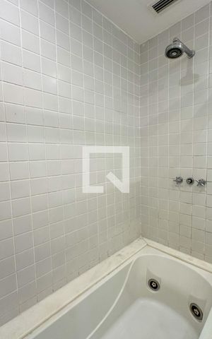 Casa à venda com 800m², 6 quartos e 5 vagas Casa à venda com 800m², 6 quartos e 5 vagasBanheiro da Suíte 2