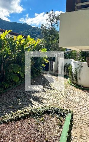 Casa à venda com 800m², 6 quartos e 5 vagas Casa à venda com 800m², 6 quartos e 5 vagasGaragem