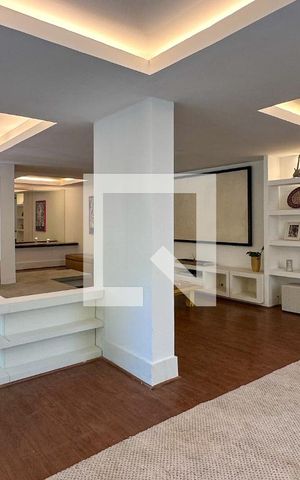 Casa à venda com 800m², 6 quartos e 5 vagas Casa à venda com 800m², 6 quartos e 5 vagasSala de Cinema