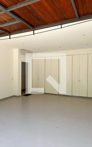 Casa à venda com 800m², 6 quartos e 5 vagas Casa à venda com 800m², 6 quartos e 5 vagasGaragem
