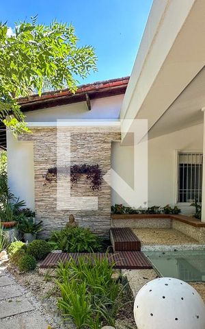 Casa à venda com 800m², 6 quartos e 5 vagas Casa à venda com 800m², 6 quartos e 5 vagasÁrea Externa