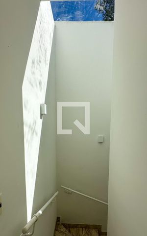 Casa à venda com 800m², 6 quartos e 5 vagas Casa à venda com 800m², 6 quartos e 5 vagasEscada 02