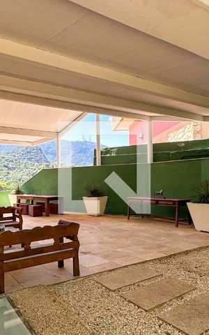 Casa à venda com 800m², 6 quartos e 5 vagas Casa à venda com 800m², 6 quartos e 5 vagasÁrea Externa