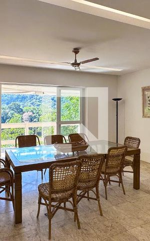 Casa à venda com 800m², 6 quartos e 5 vagas Casa à venda com 800m², 6 quartos e 5 vagasCozinha
