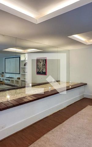 Casa à venda com 800m², 6 quartos e 5 vagas Casa à venda com 800m², 6 quartos e 5 vagasSala de Cinema