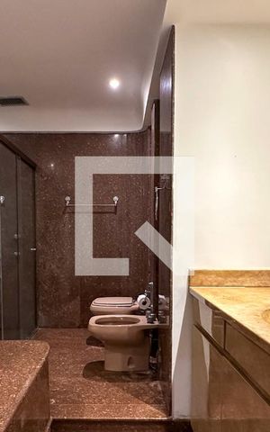 Casa à venda com 800m², 6 quartos e 5 vagas Casa à venda com 800m², 6 quartos e 5 vagasBanheiro da Suíte 4