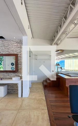 Casa à venda com 800m², 6 quartos e 5 vagas Casa à venda com 800m², 6 quartos e 5 vagasAcademia