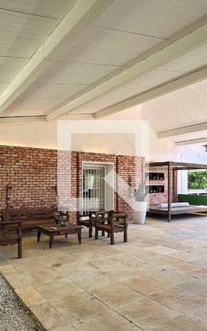 Casa à venda com 800m², 6 quartos e 5 vagas Casa à venda com 800m², 6 quartos e 5 vagasÁrea Externa