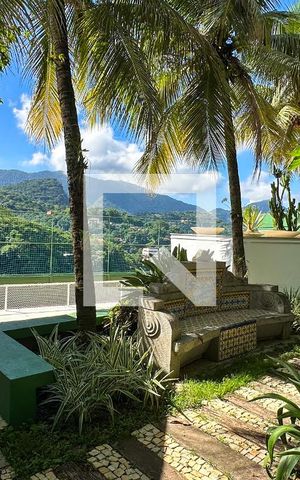 Casa à venda com 800m², 6 quartos e 5 vagas Casa à venda com 800m², 6 quartos e 5 vagasJardim
