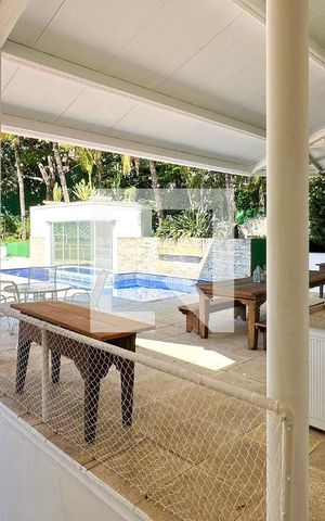 Casa à venda com 800m², 6 quartos e 5 vagas Casa à venda com 800m², 6 quartos e 5 vagasÁrea externa