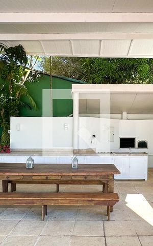 Casa à venda com 800m², 6 quartos e 5 vagas Casa à venda com 800m², 6 quartos e 5 vagasÁrea externa
