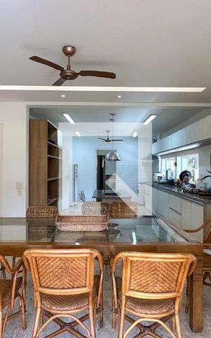 Casa à venda com 800m², 6 quartos e 5 vagas Casa à venda com 800m², 6 quartos e 5 vagasCozinha