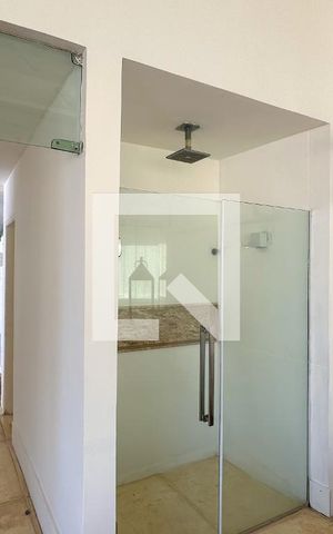 Casa à venda com 800m², 6 quartos e 5 vagas Casa à venda com 800m², 6 quartos e 5 vagasAcademia