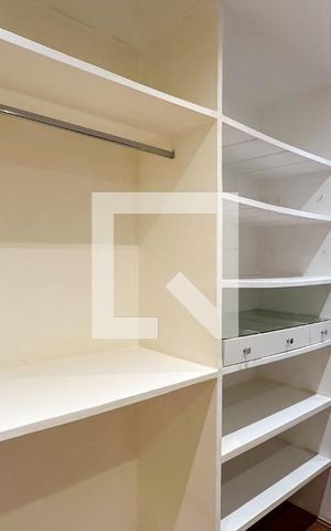 Casa à venda com 800m², 6 quartos e 5 vagas Casa à venda com 800m², 6 quartos e 5 vagasSuíte 4