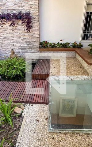 Casa à venda com 800m², 6 quartos e 5 vagas Casa à venda com 800m², 6 quartos e 5 vagasÁrea Externa