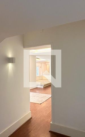 Casa à venda com 800m², 6 quartos e 5 vagas Casa à venda com 800m², 6 quartos e 5 vagasSala de Cinema