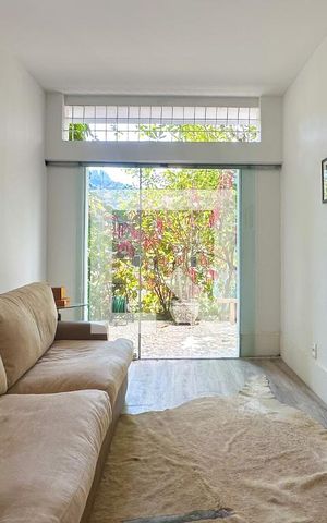 Casa à venda com 800m², 6 quartos e 5 vagas Casa à venda com 800m², 6 quartos e 5 vagasSala de Cinema