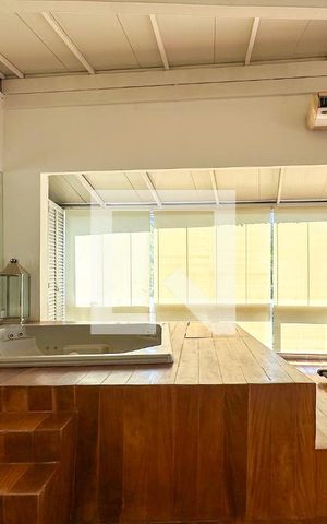 Casa à venda com 800m², 6 quartos e 5 vagas Casa à venda com 800m², 6 quartos e 5 vagasAcademia