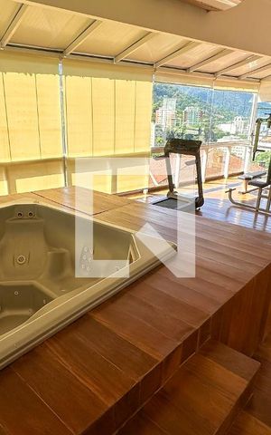Casa à venda com 800m², 6 quartos e 5 vagas Casa à venda com 800m², 6 quartos e 5 vagasAcademia
