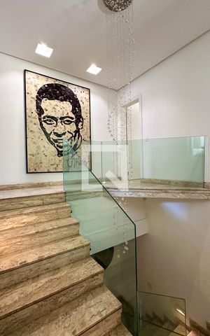 Casa à venda com 800m², 6 quartos e 5 vagas Casa à venda com 800m², 6 quartos e 5 vagasEscada 01