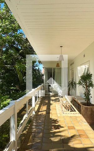 Casa à venda com 800m², 6 quartos e 5 vagas Casa à venda com 800m², 6 quartos e 5 vagasVaranda 02